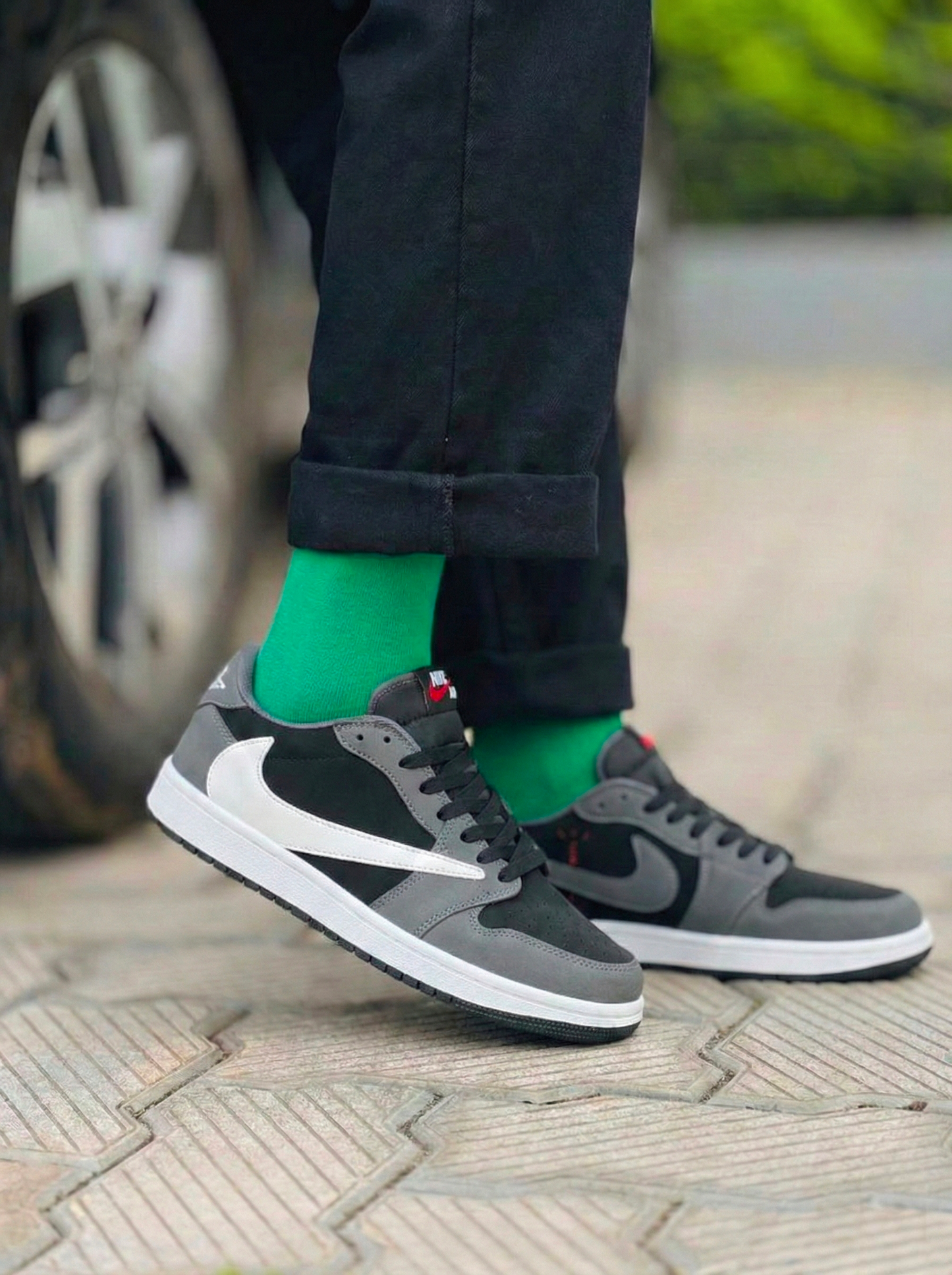 Travis Scott x Air Jordan 1 Low – Dark Grey / Black