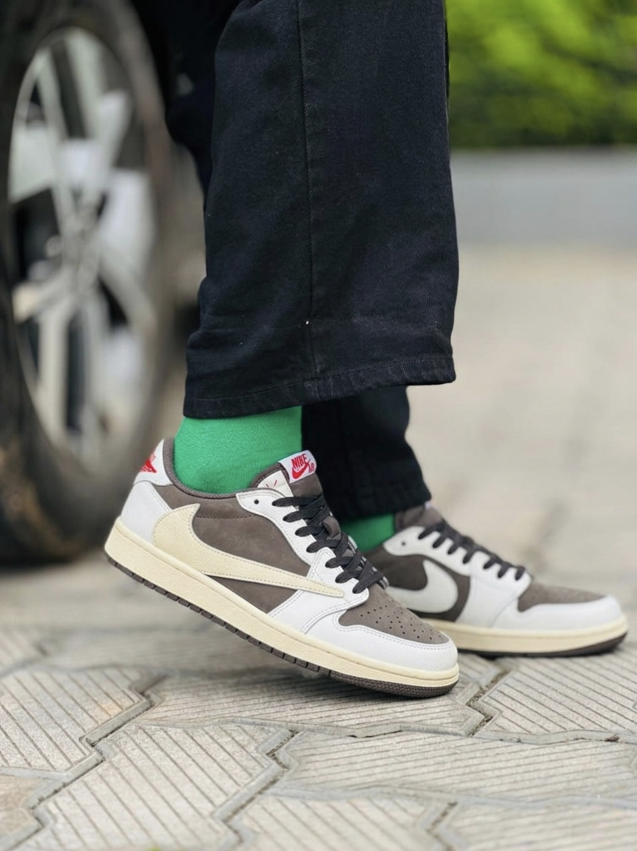 Travis Scott x AJ 1 Low OG  "Reverse Mocha"